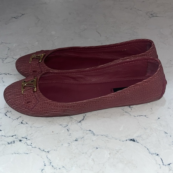 Louis Vuitton textured pink loafers - Picture 4 of 8